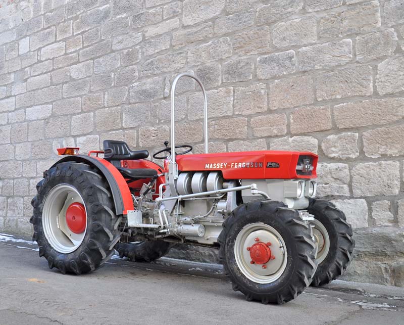 MASSEY-FERGUSON  132 A , 139 A  et 142 A ( des 4x4 MF made by EICHER) 00046