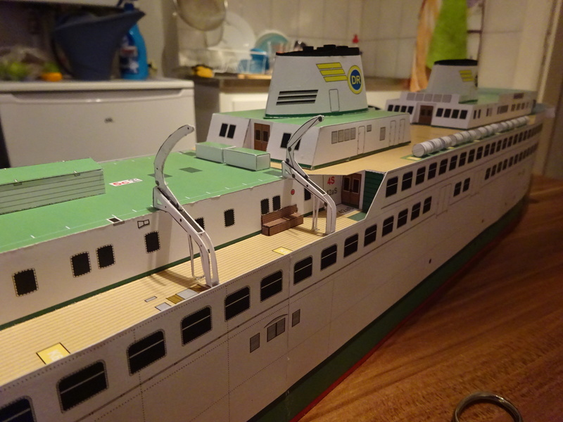 Fertig - Fährschiff Warnemünde von Conys Kartonmodellbau, gebaut von Fleetmanager - Seite 4 Dsc04932