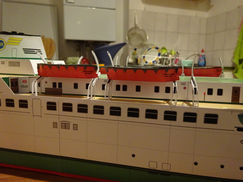 Fertig - Fährschiff Warnemünde von Conys Kartonmodellbau, gebaut von Fleetmanager - Seite 5 Dsc04966