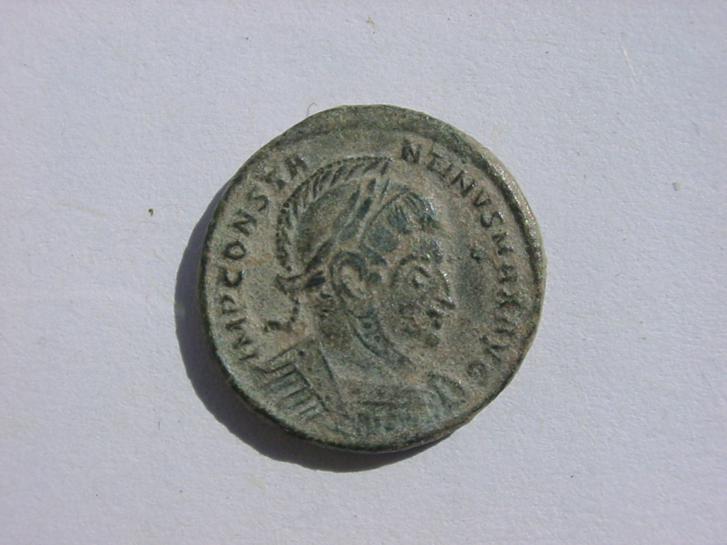 AE3 de Constantino I. VICTORIAE LAETAE PRINC PERP. Ticino Dsc00028