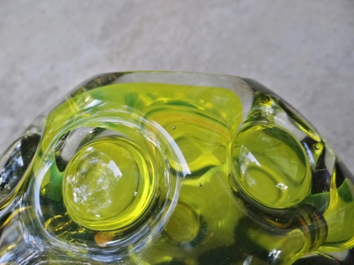 Maker ID Green Cased Glass Bubble Wrap Vase-Skruf? Pic310