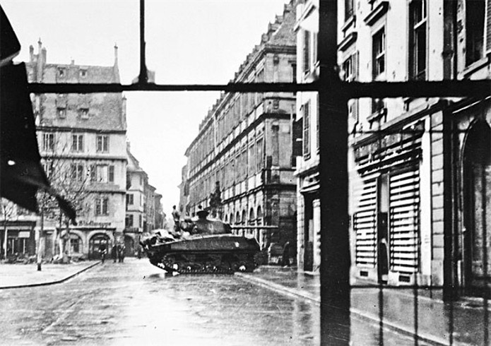 Identification char prise à Strasbourg en novembre 1944 1_plac10