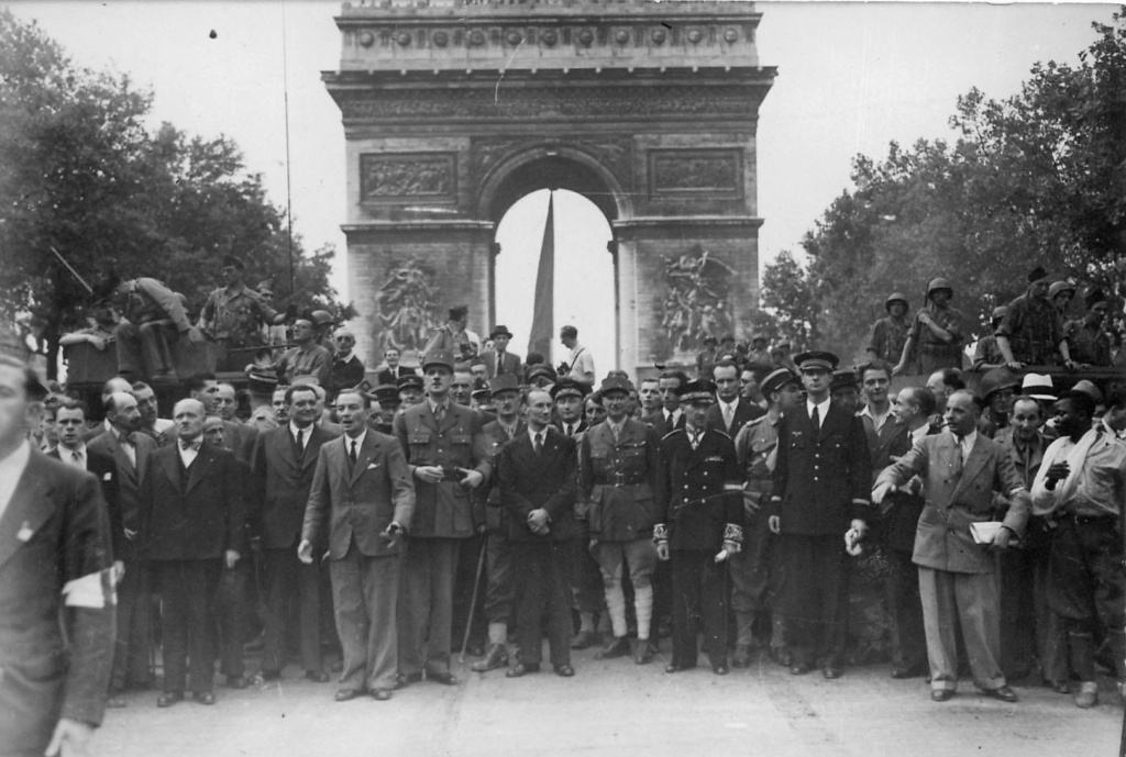 HT à identifier défilé Paris 26 août 1944 2_cort10
