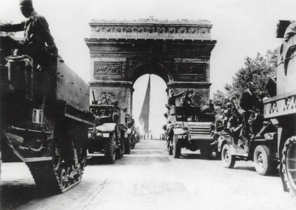 HT à identifier défilé Paris 26 août 1944 - Page 2 Ht_10e12