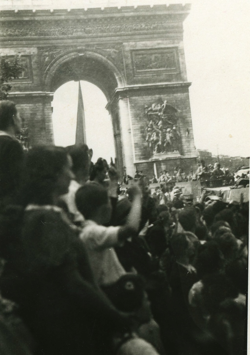 HT à identifier défilé Paris 26 août 1944 Ht_rmt10