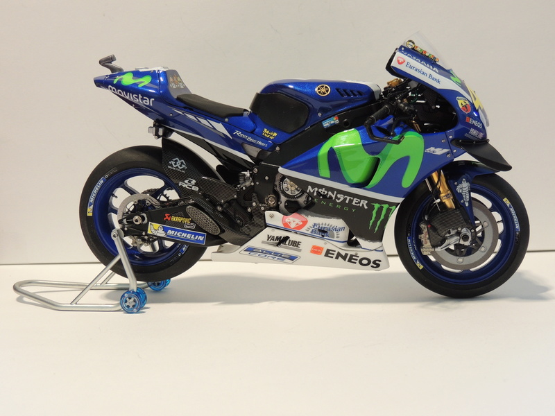 toutes mes motos de rossi à ce jour .  maquettes et die-cast  21010