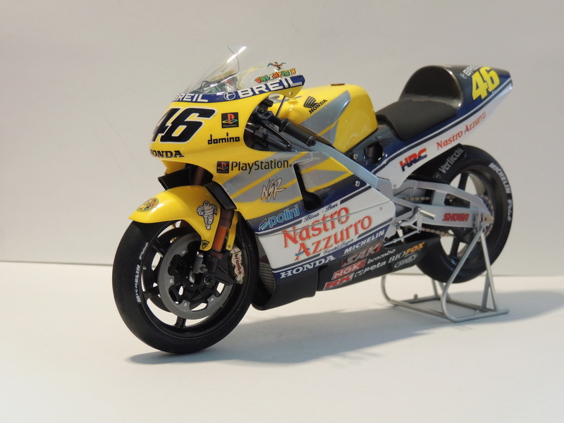 toutes mes motos de rossi à ce jour .  maquettes et die-cast  711