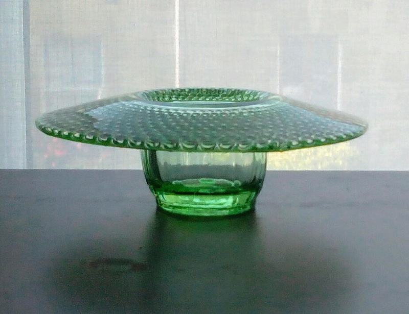 Green glass bowl - any ideas? Img_2024