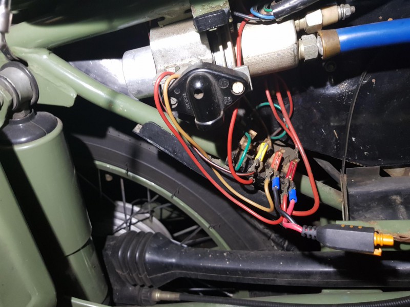 Electricité des motos administratives (250/A) 20170911