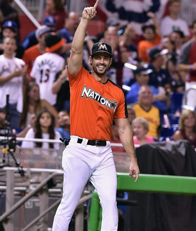 William Levy @willylevy29 #AllStarGame #CelebSoftball #MarlinsPark  Deadft10