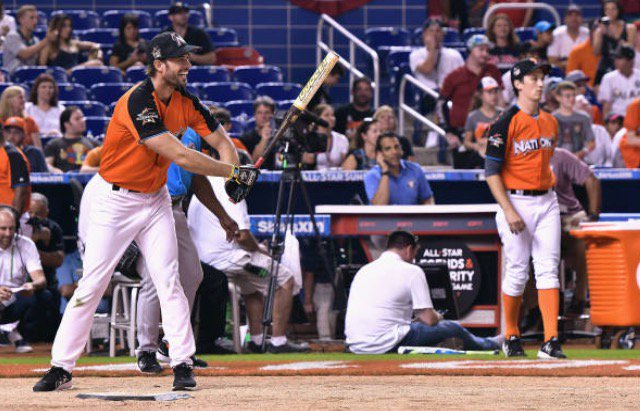 William Levy @willylevy29 #AllStarGame #CelebSoftball #MarlinsPark  - Página 4 Dexucp10