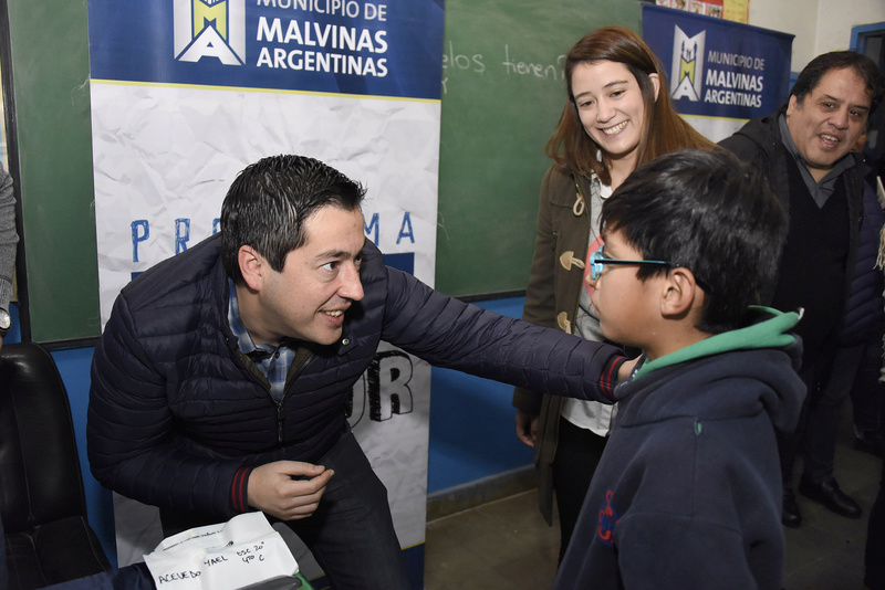 Malvinas Argentinas: Más de 400 chicos recibieron lentes gratuitos. _dsc5510