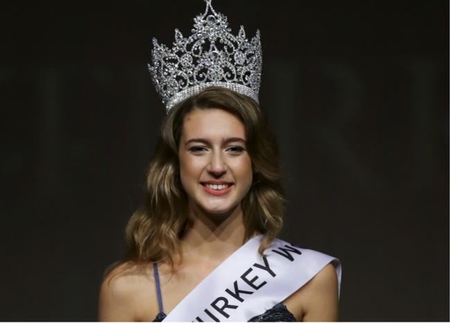 Reina de Turquía PERDIÓ su corona por trino sobre la MENSTRUACIÓN La_kal10