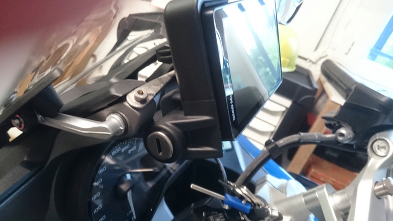 Montage GPS au dessus du tableau de bord sur R 1200 RS Img-2010