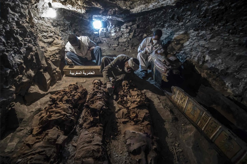 علماء الآثار المصريون عثرو على قبرا يبلغ عمره 3500 سنة مع تماثيل ومومياوات ومجوهرات بالقرب من مدينة النيل لوكسور Alamer10