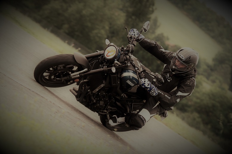 XSR 900 sur circuit... Bien ! Nesh_210