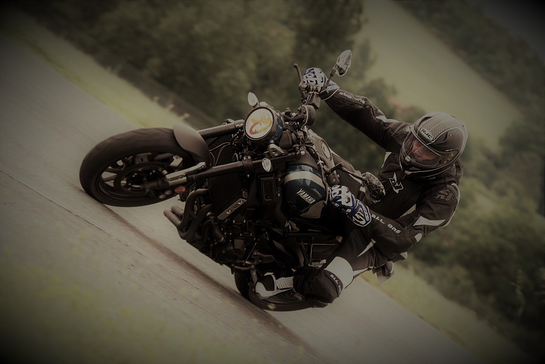 XSR 900 sur circuit... Bien ! Nesh_210