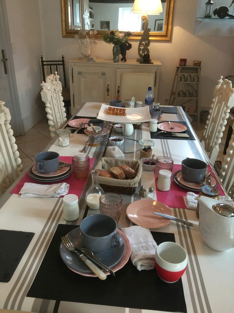 photo de la table du petit déjeuner - Page 5 Img_1010