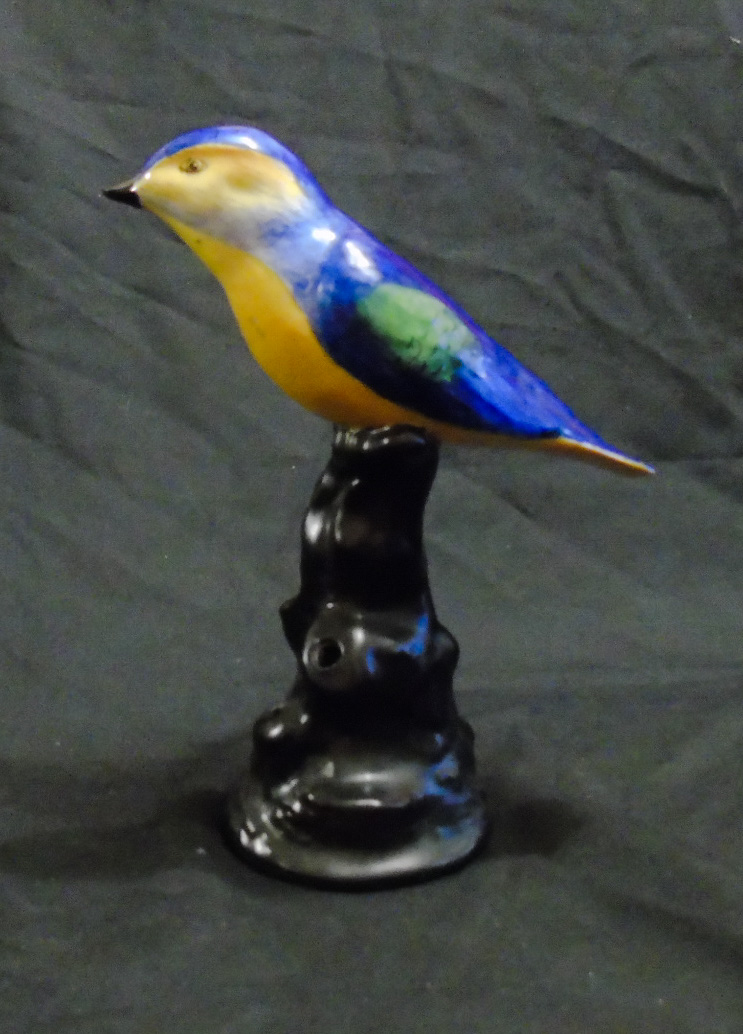 Trying to identify this bird figurine - Any help appreciated Dsc02410