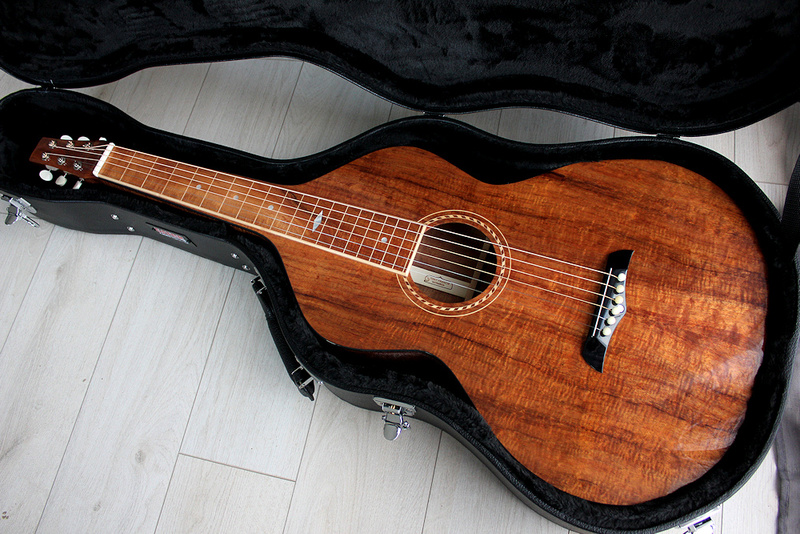 Je ne recommanderais pas.....ce luthier, la capitale de son pays est la plus éloignée de ma résidence d'été , 19186 km! - Page 6 Tof1010