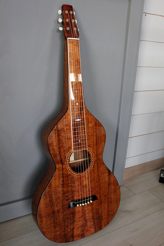 Je ne recommanderais pas.....ce luthier, la capitale de son pays est la plus éloignée de ma résidence d'été , 19186 km! - Page 6 Tof1110