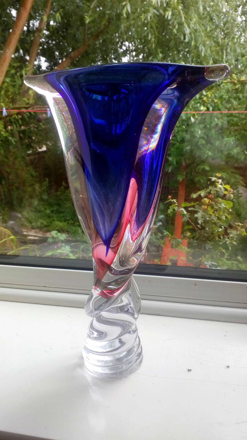 Please help ID my glass vase Vase11