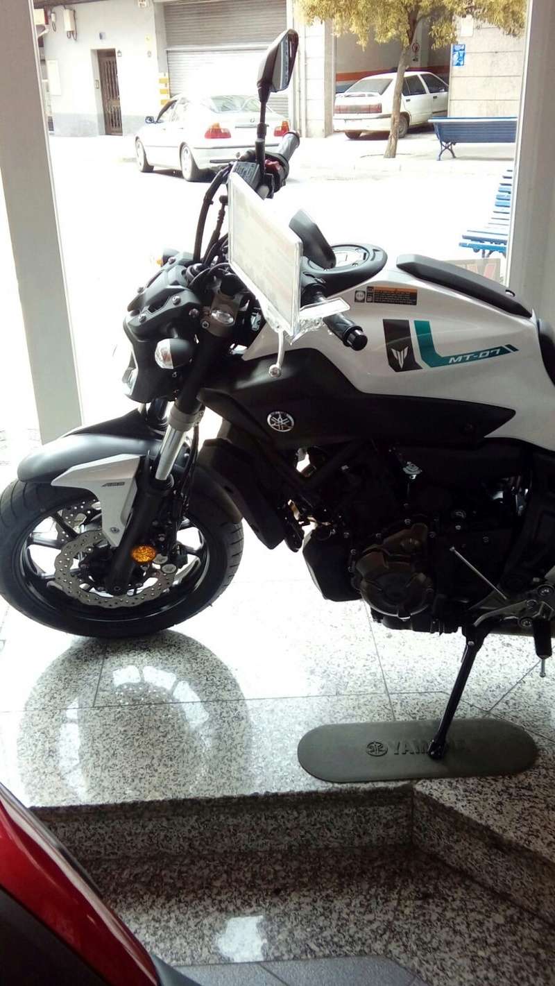 Nueva Yamaha MT-07 Powder White Mt-07_10