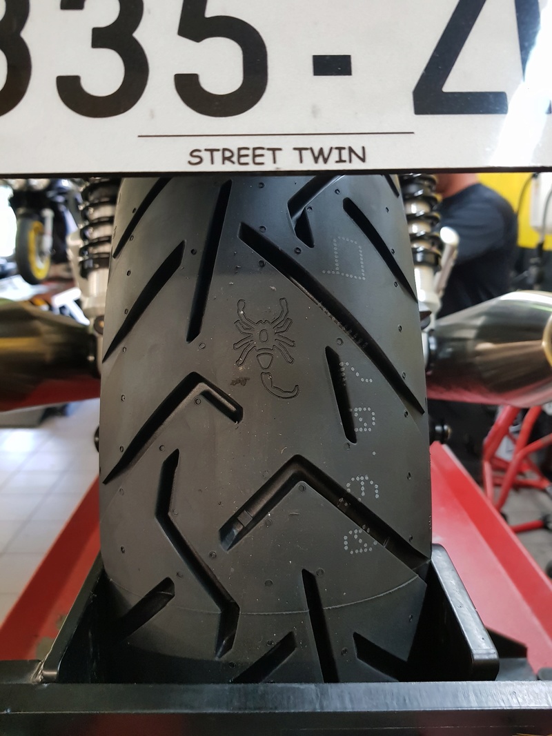 Changement de pneus / Pirelli Trail 2 20170845