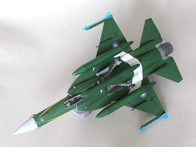 [TRUMPETER]JF-17 Thunder- Pakistan prototype 2 100_5030