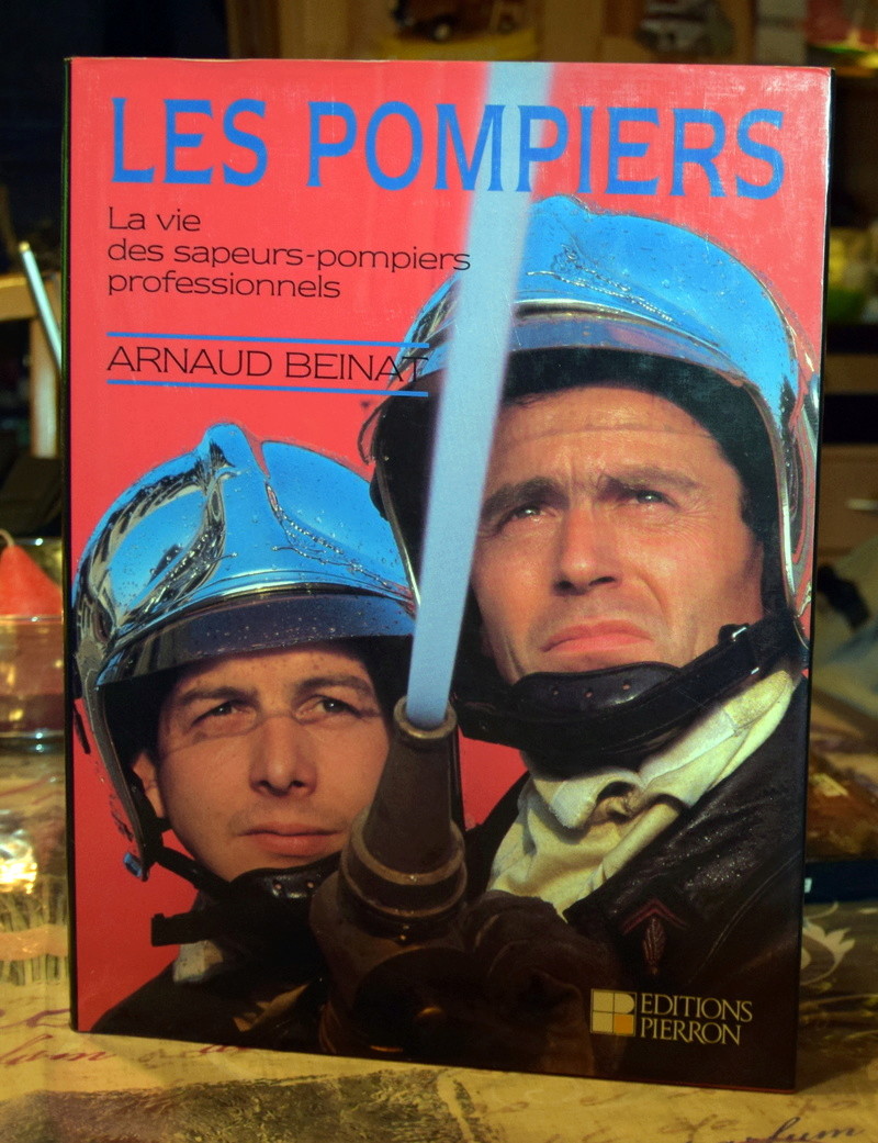 A VENDRE LIVRE DE POMPIERS Dsc_0076