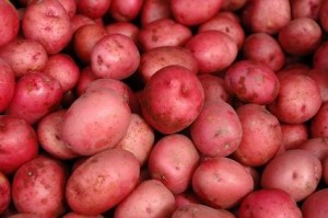 ما الفرق بين البطاطا والبطاطس  Red-po10