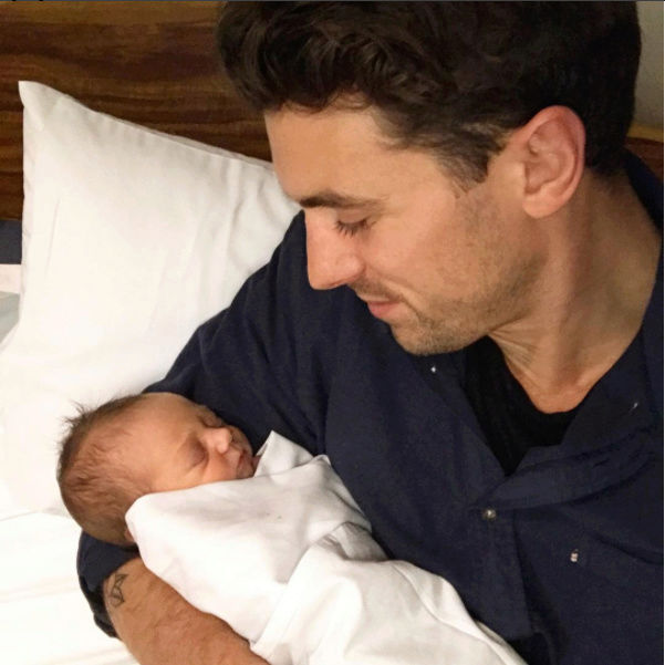 Matty Johnson - Laura Byrne - Bachelor Australia - Season 5 - Fan Forum - Page 6 Screen11