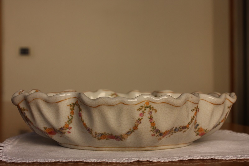 Pottery scalloped bowl Img_1110