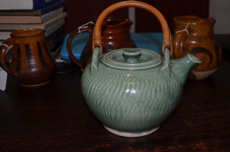 teapot with MR or MB mark - Mary J Boardman  Dsc_1720