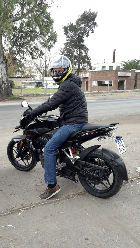 ROUSER NS200 NEGRA ROBADA A037PWB Dc412718