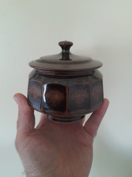 Lidded porcelain pot with a incised mark. 20220539