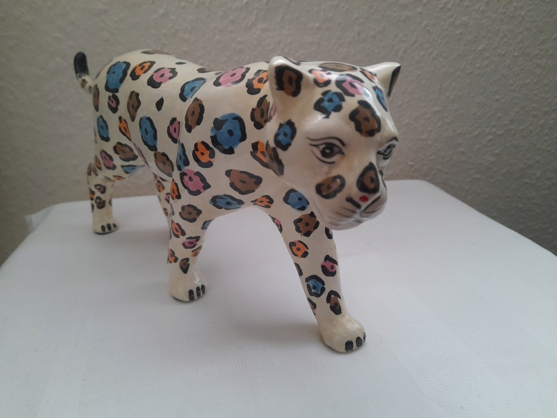 Porcelain cat figure. Hobby piece? 20240115
