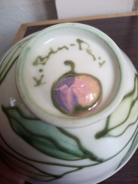 Slip decorated porcelain bowl - Kochevet (Kookie) Ben-David, London Img_2174
