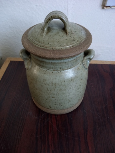 Lug handled lidded stoneware pot - Phil Rogers  Img_2291