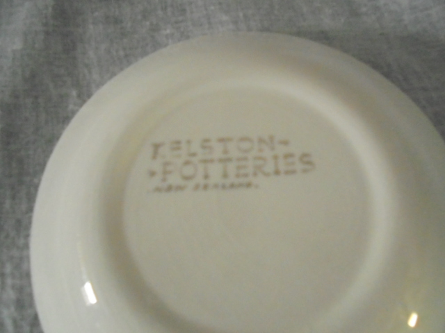 Kelston Pottery - Little (11 cm) floral dish (pin dish?) Dsc04013