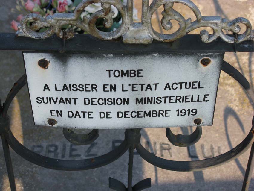 Une tombe en plein champ - Maréchal-des-Logis LACRETELLE Etienne 15ème Chasseurs 0510