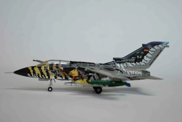 [Revell] Panavia Tornado ECR Tiger Meet 2011 1/144 Dsc03211