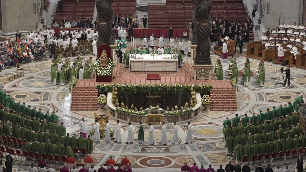 Pape François: Messe de clôture du synode:le cri des pauvres  72b25f10