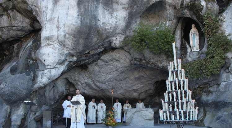 Notre Dame de  Lourdes :28ème journée mondiale des malades 81cc2310