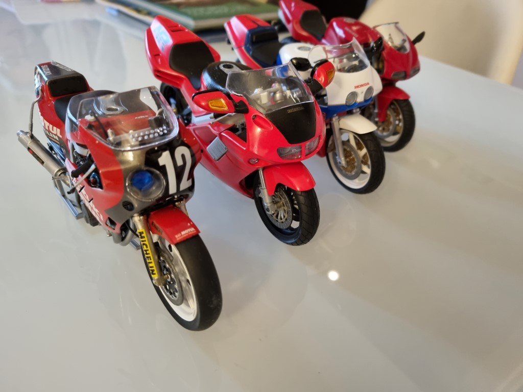 Suzuki GSR-R750 Yoshimura [Fujimi] 1/12 - Page 2 20221228