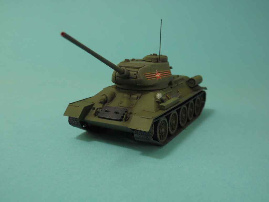 [Revell]        T-34/85           Moscou       9 mai 2015    000413