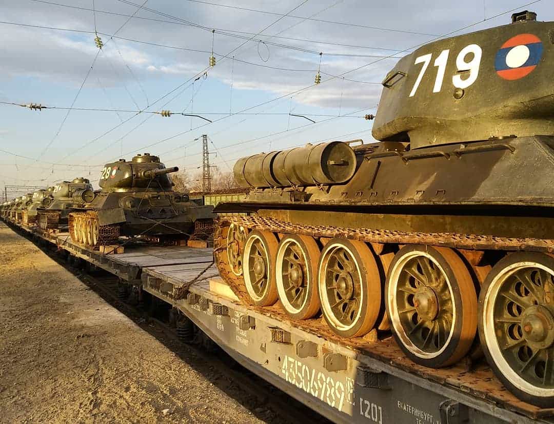 [Revell]       T-34/85     Défilé de la victoire      Moscou 2015        (FINI) 0519