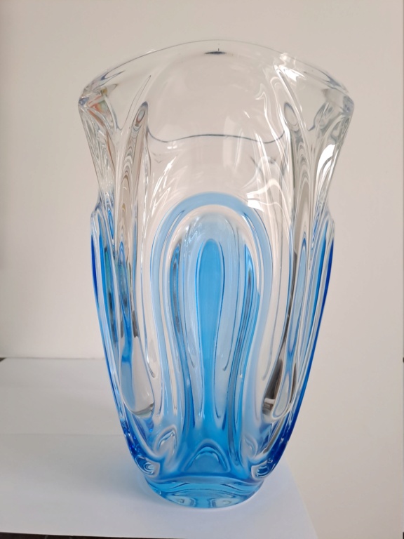 Grand vase Walther Glas moulé bleu et transparent, modèle Royal Symphony, années 1990 20240218