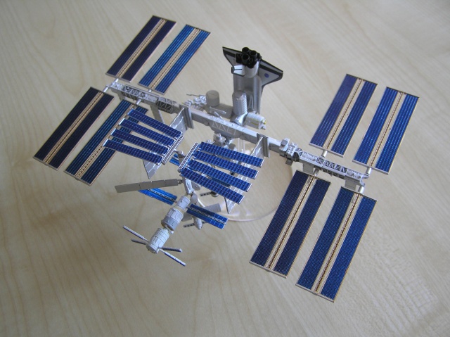 Maquette d'ISS au 1/700 de Tomytec P4210010