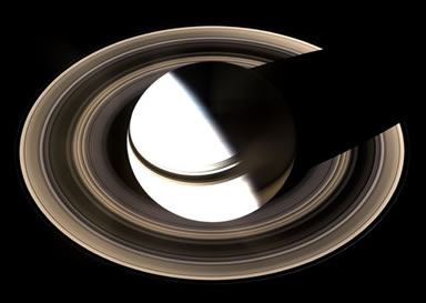 Un peu d'actualit sur Saturne, seigneur des anneaux...  Saturn10